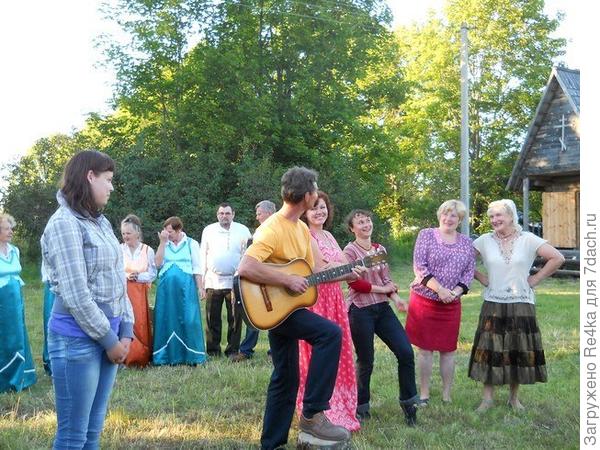 Это наш праздник. Гуляем до утра.-))