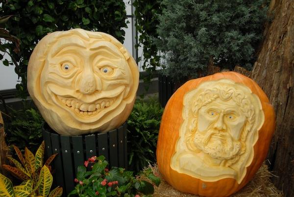 Тыквенные шедевры, вышедшие из-под резца Майка. Фото с сайта pumpkinfest.miramarevents.com