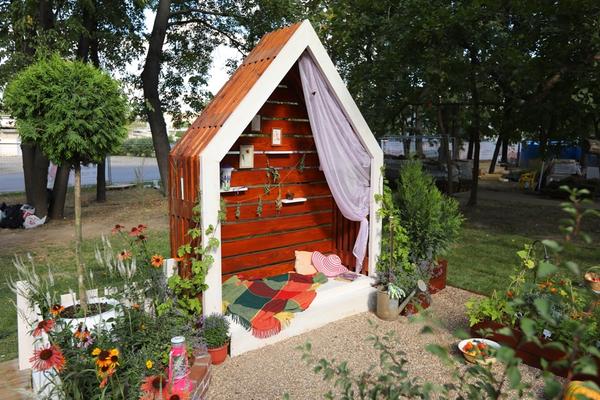 Арт-объект Домик садовника. Авторы - Анна и Денис Кулаковы
