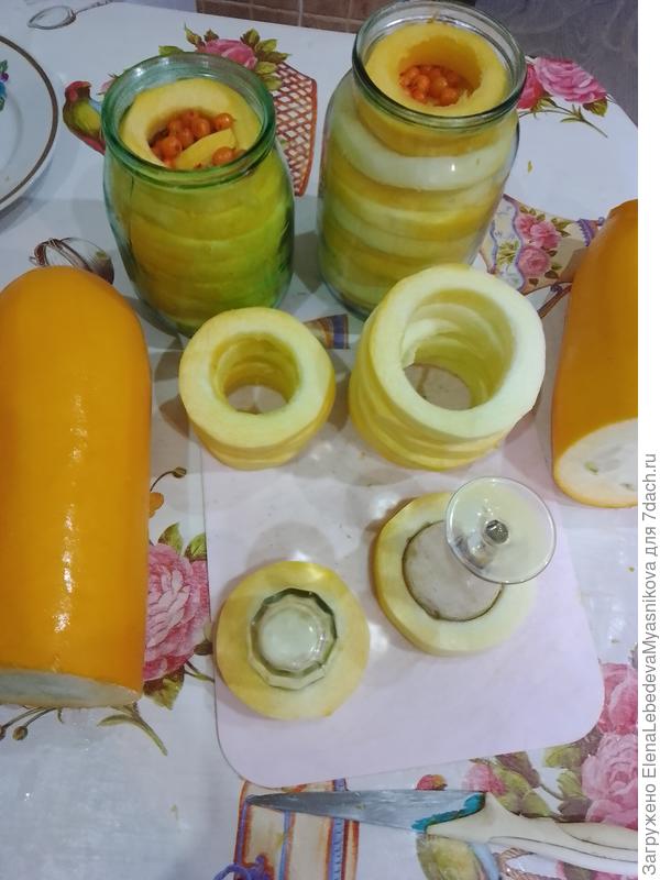 У кого ещё остались кабачки? Можно сделать из них ананасы.