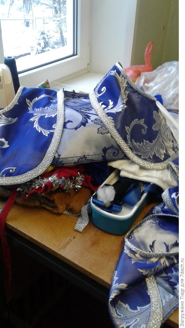 Но, мы не унываем и шьём карнавальные костюмы детишкам