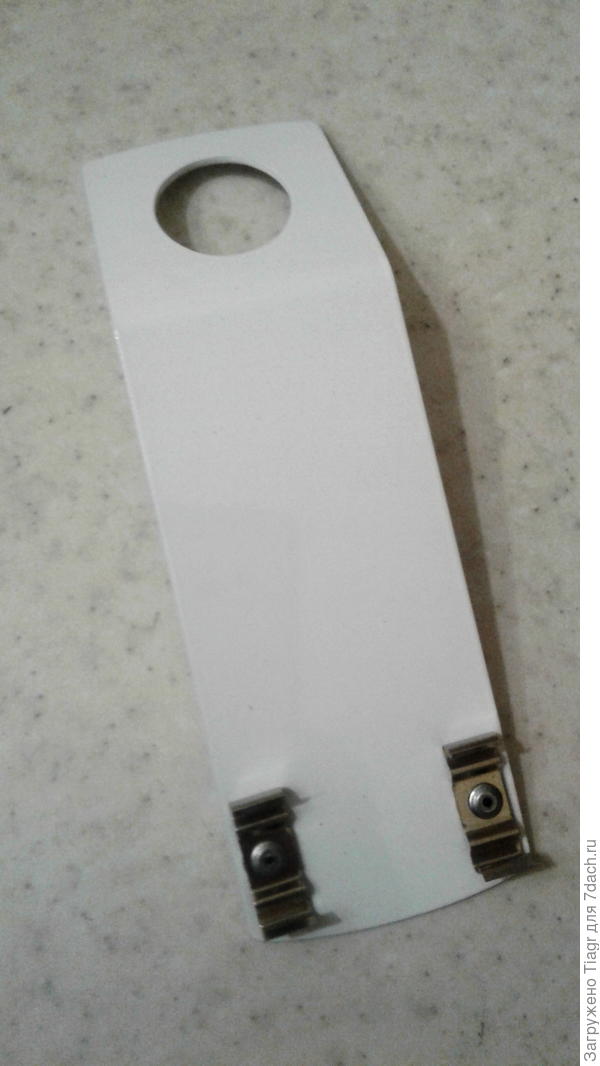 Вот такая штучка, на которой держиться лампа