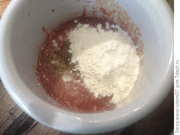 добавить муку