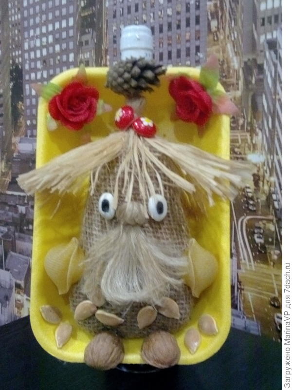 А это мой Кузя, он ждёт  начало дачного сезона. На дачу поедим.