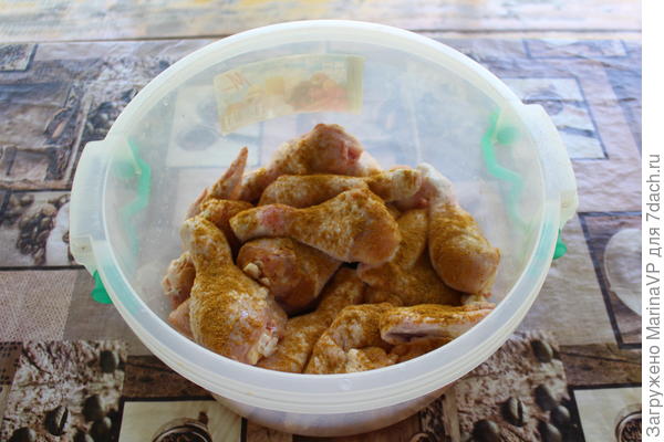 Обсыпать курочку карри