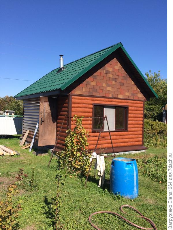 Наша баня - ещё без внутренней отделки.