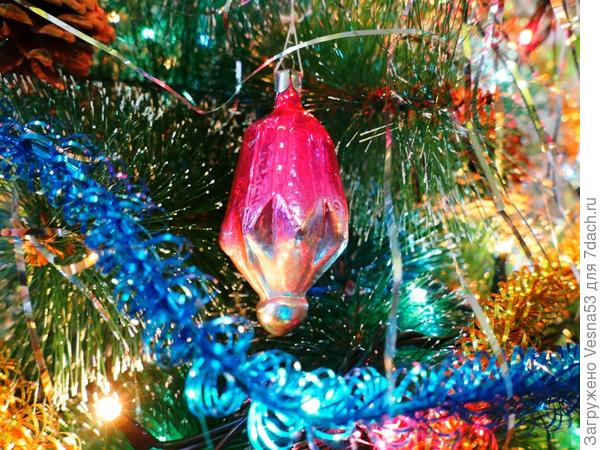 И парашютик в сиянии огоньков