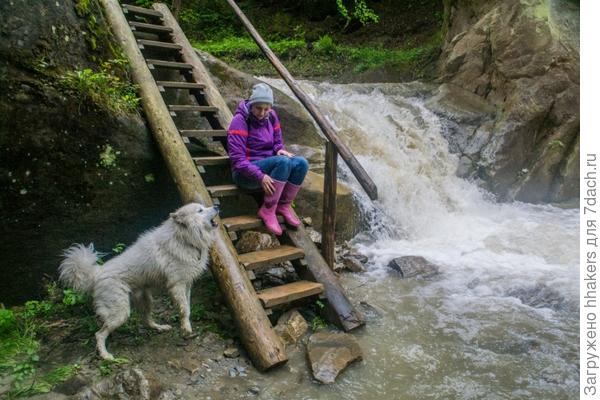 Очень переживает, чтоб меня не унесло течением