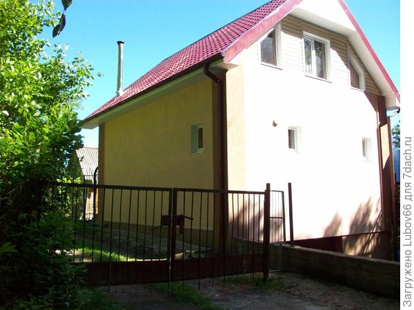 вид с дороги, внизу гараж