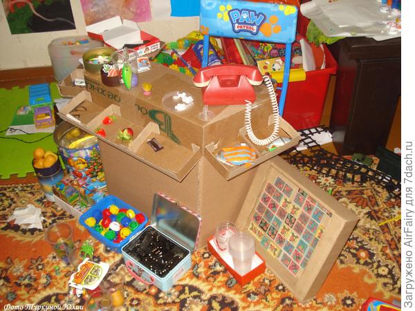 Магазин из коробок.