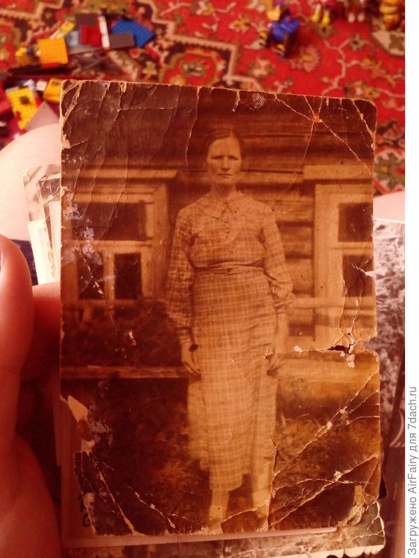 Октябрь 1944 г. Любимский р-н. Сложно уже самой сказать, но предположу, что это, наверное, мама моей бабушки.