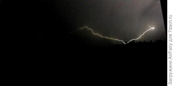 И ушел в ночи, сверкнув