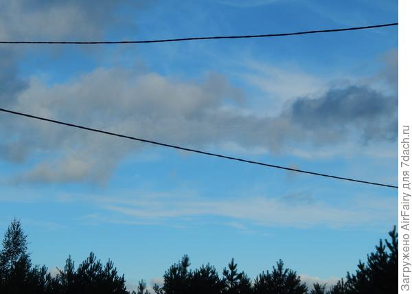 Необычный цвет неба для августа, обычно такой небесно-светло-голубой в конце мая - начале июня