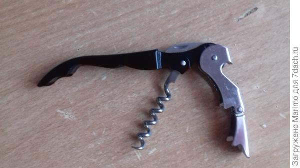 Очень удачный штопор, работает на раз-два. Подарок знакомой официантки.