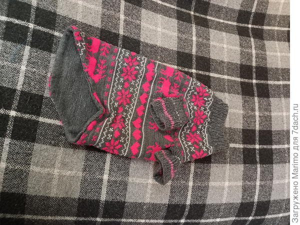 Для плоты сделала двухсторонний, довязала воротник и рукава