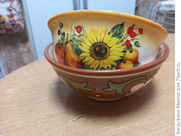 Салатники, или как называли их в Алма Ате - пиалы. Привезены оттуда. Есть горшочки для запекания.