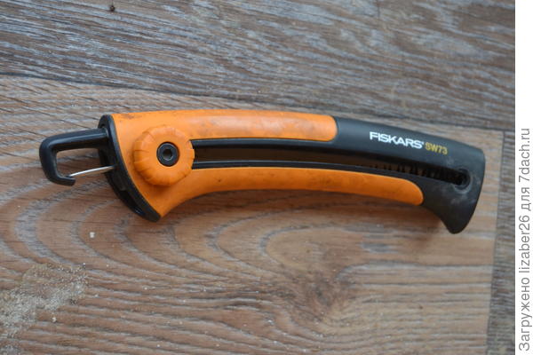 пила FISKARS строительная в собранном виде