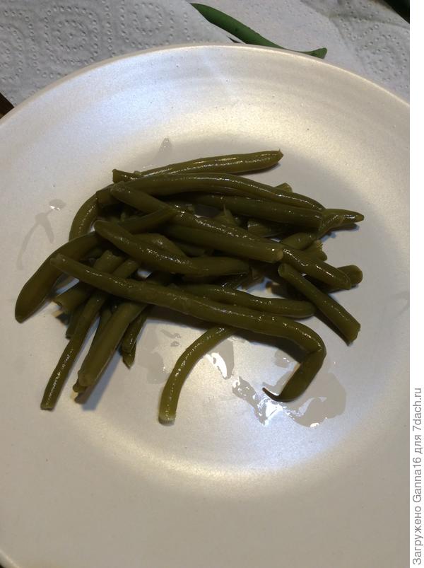 Отварить или на пару. Потом в салат. Мы любим с оливковым маслом и чесноком.