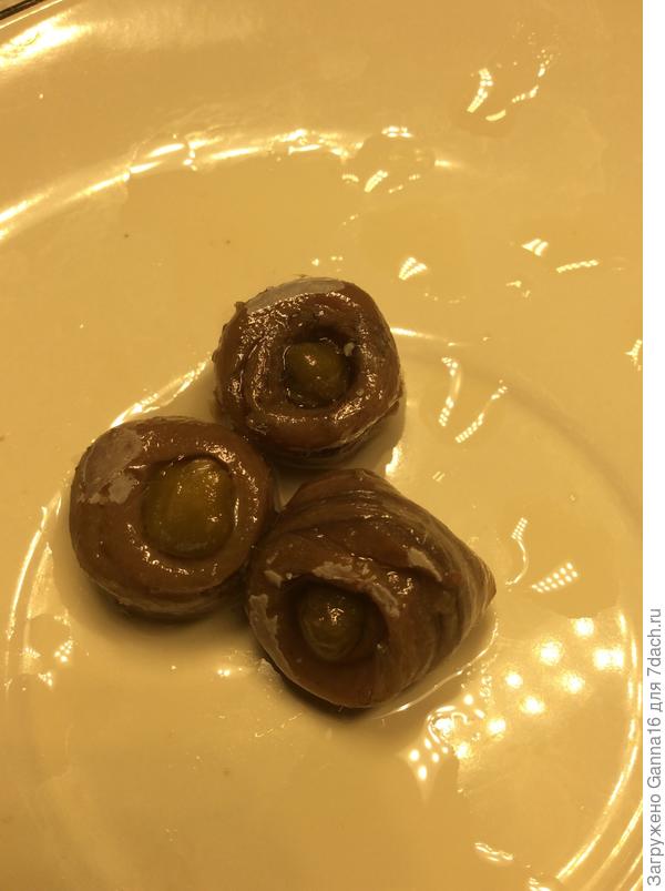 Вот оно, кулинарное извращение. Солонее самой соли. Мы стограммовую баночку пол года съесть не можем.