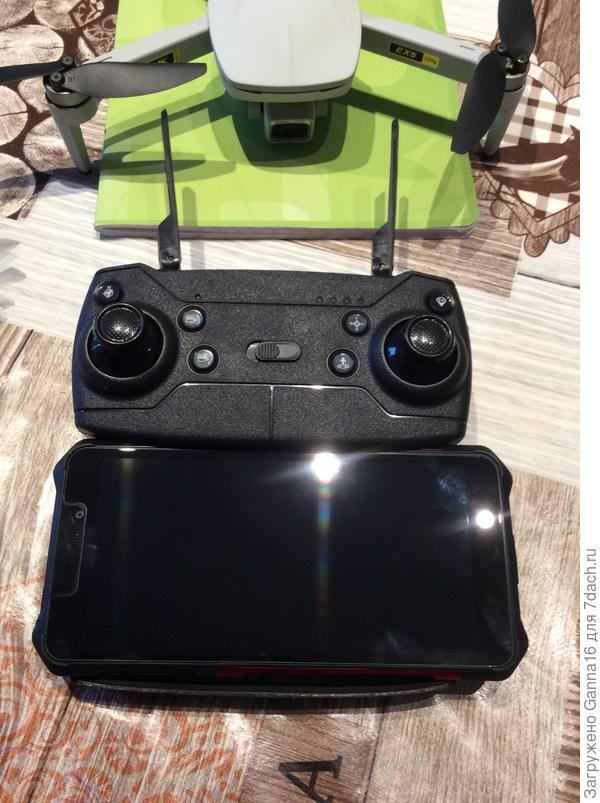 Пульт с подключённым телефоном