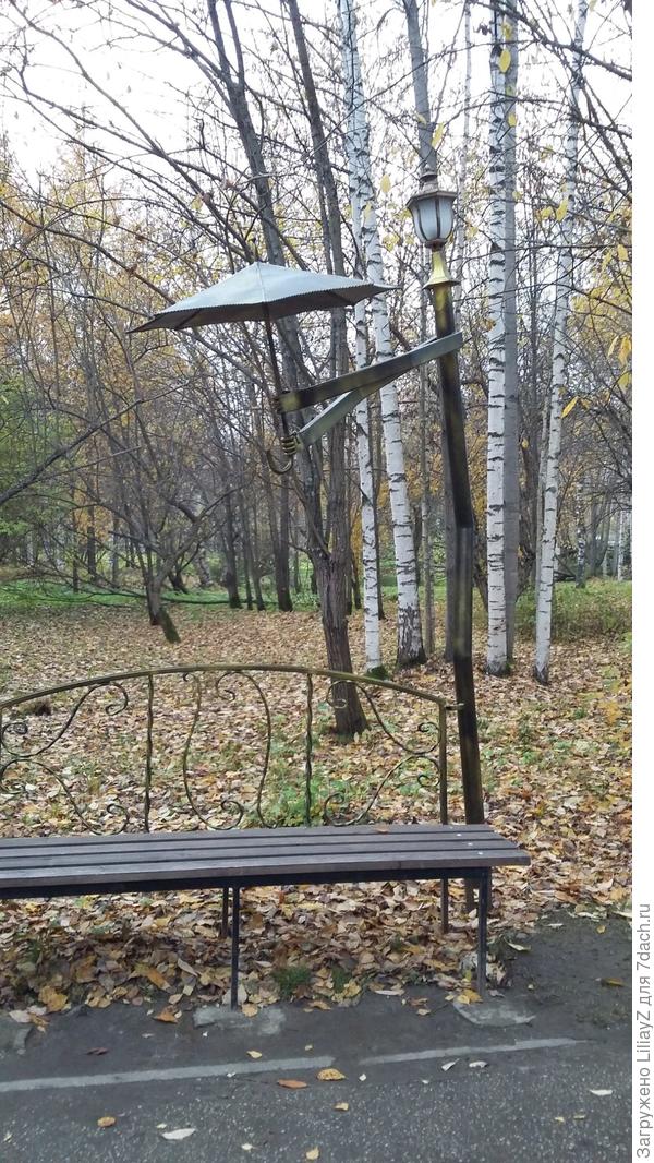 Вот такой заботливый фонарь есть у нас в городе