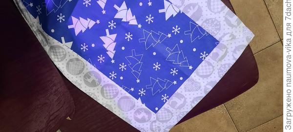 А я сейчас шью дорожку для новогоднего стола. В планах еще салфетки.