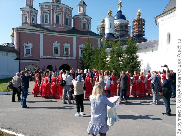 Утром губернатор области посетил Свенский монастырь.