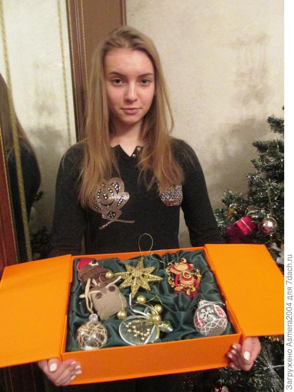 прошлый год внучка подарила новый комплект игрушек ручной работы Они не из моего детва,я понимаю,но в памяти внучки они точно останутся