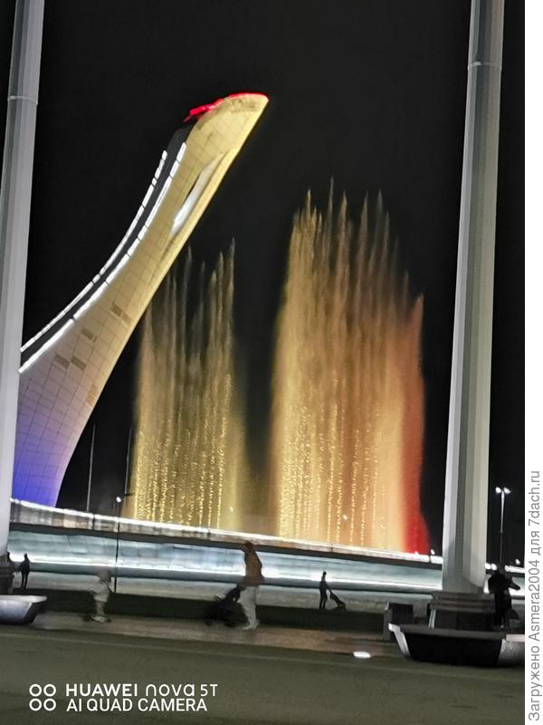 Фонтаны со светом музыкой работают ежедневно с 18 чпсов