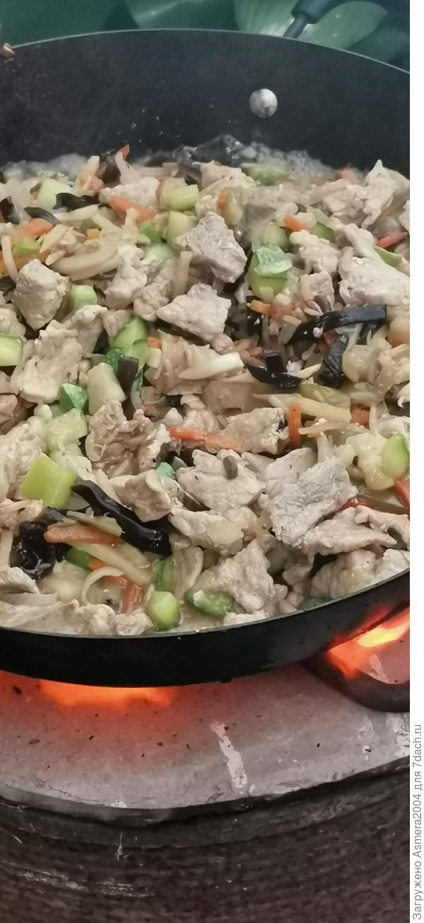 Китайская смесь с рисовой лапшой