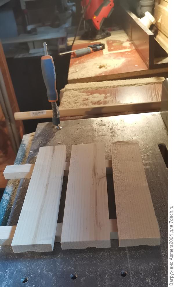 Соединяем дощечки