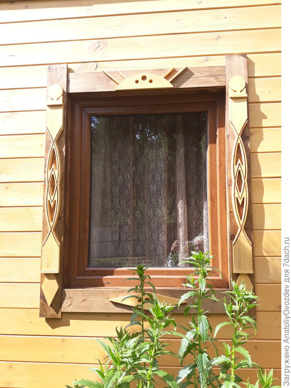 И даже украшения на окно вырезал им