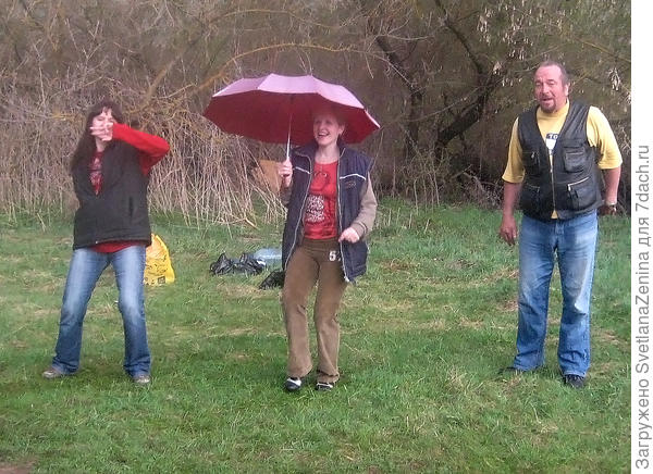 Танцы под дождём, танцы под зонтом ))