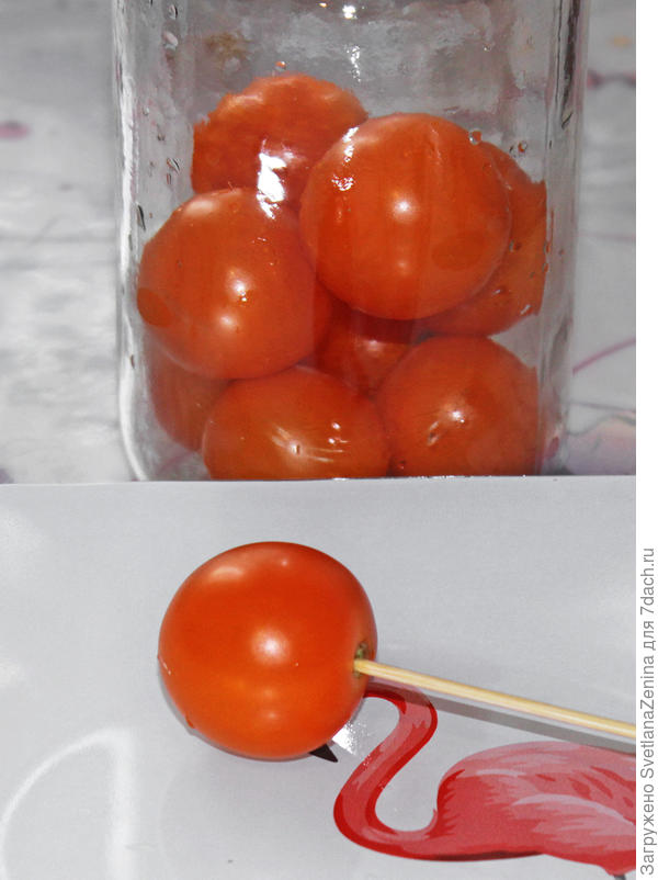 Прокалываем зубочисткой или шпажкой