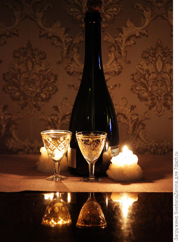 Полуночники выпивают при свечах, будем!