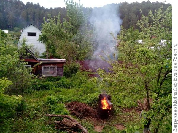 сжигание бесконечного мусора (там всякие сухие вишни)