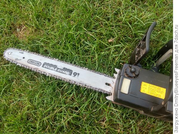 Пила, хоть старенькая, но работает как молодуха, тьфу-тьфу...)