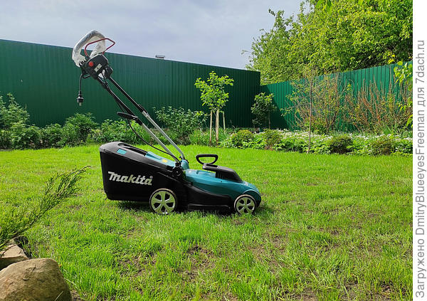 Стрижка газона