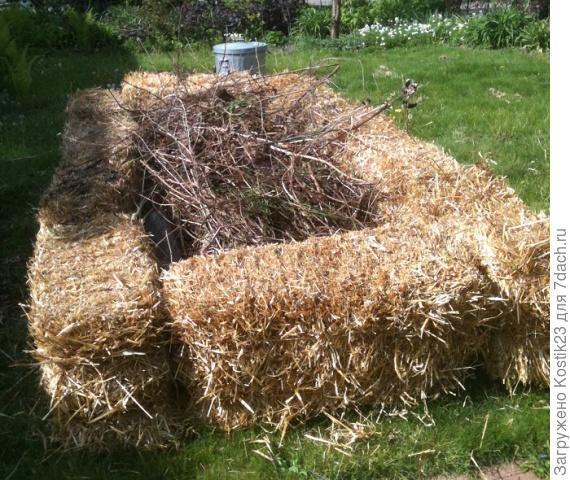 Грядка из тюков...