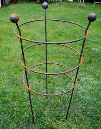 Из прутиков,метал.