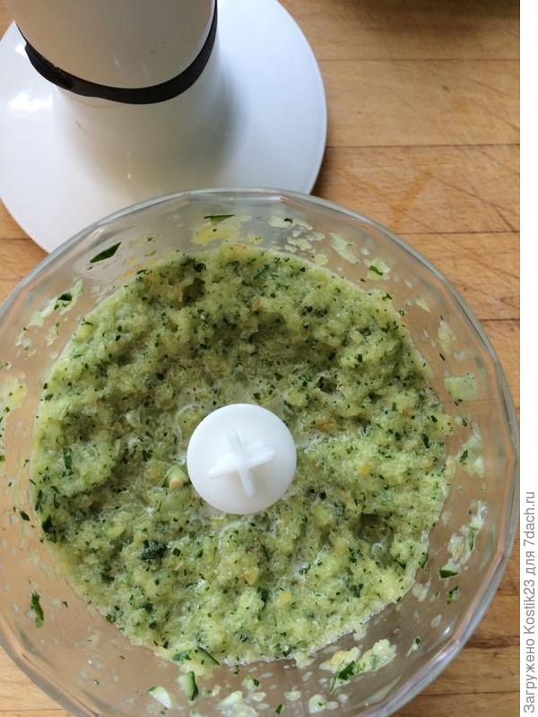 Блендируем всё овощи и фрукты...