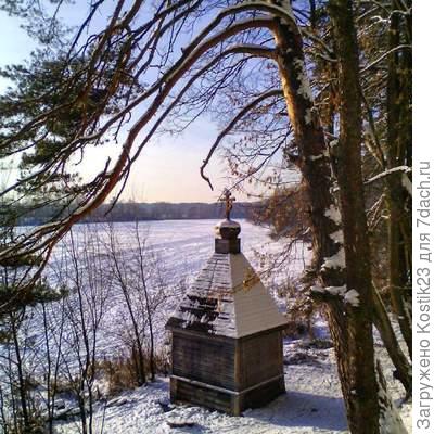 Святой источник в Архангельское ,на берегу Москва реки...