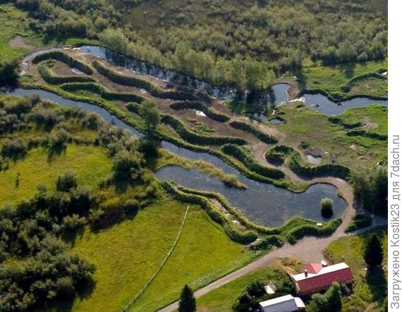 Эти холмы ,это грядки Хольцера на его территори :)