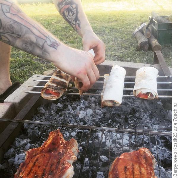 После работы в саду можно и подкрепиться :) ...