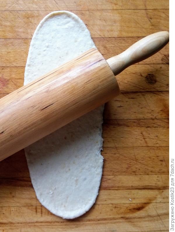 Раскатать в лодочки :)