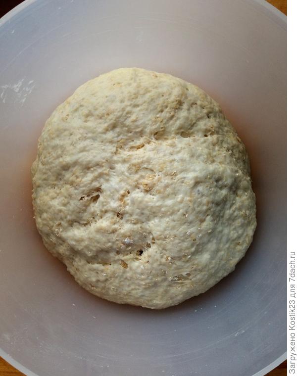 Тесто делаем так же как и в рецепте выше написано ,но часть муки заменяем на овсяные хлопья.