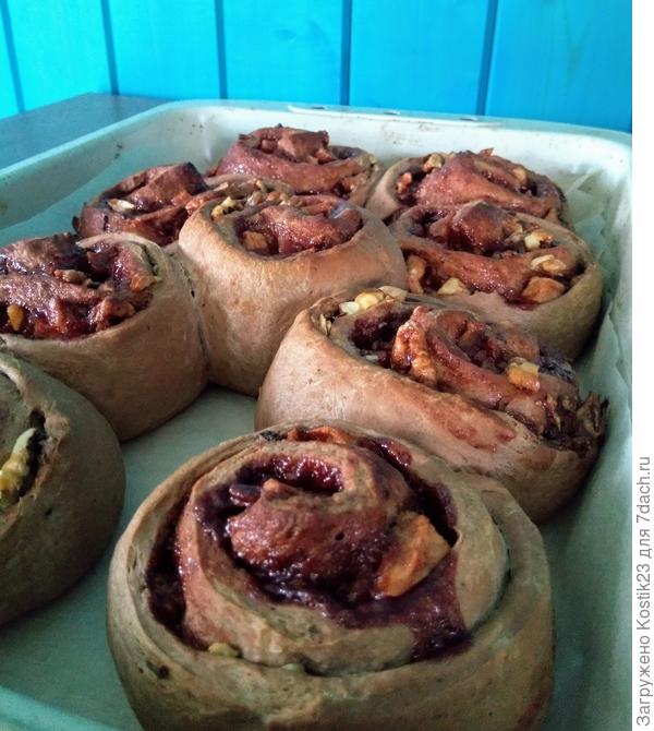 Наши Синнабон готовы ,достаём их из духовки