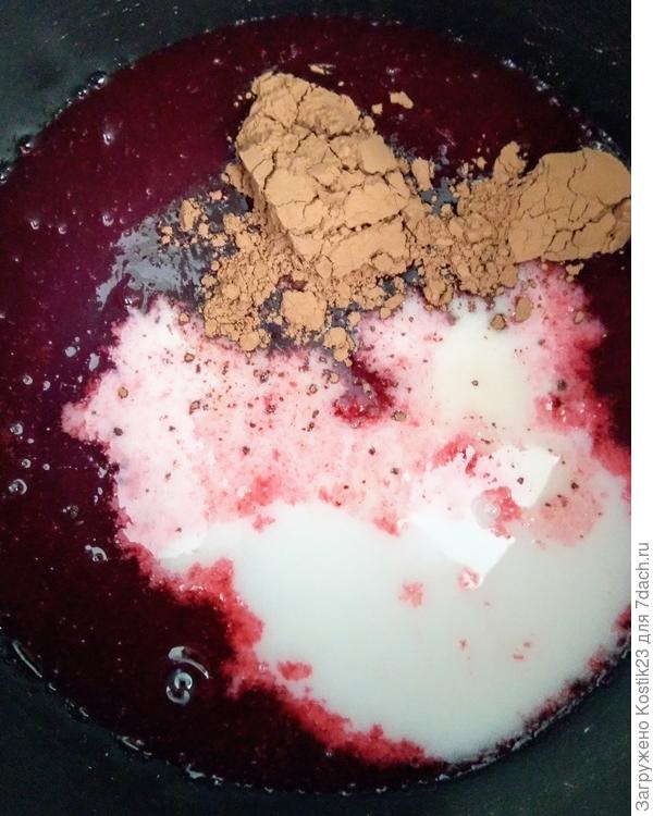 Добавьте крахмал и какао порошок