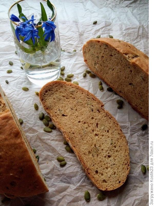 Дрожжевой хлеб с шоколадом и тыквеными семечками...