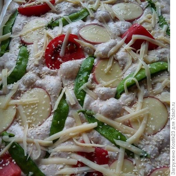 "Фокачча из цельнозерновой муки на пшеничной закваске с молодым картофелем,томатами и сахарным горошком..."
